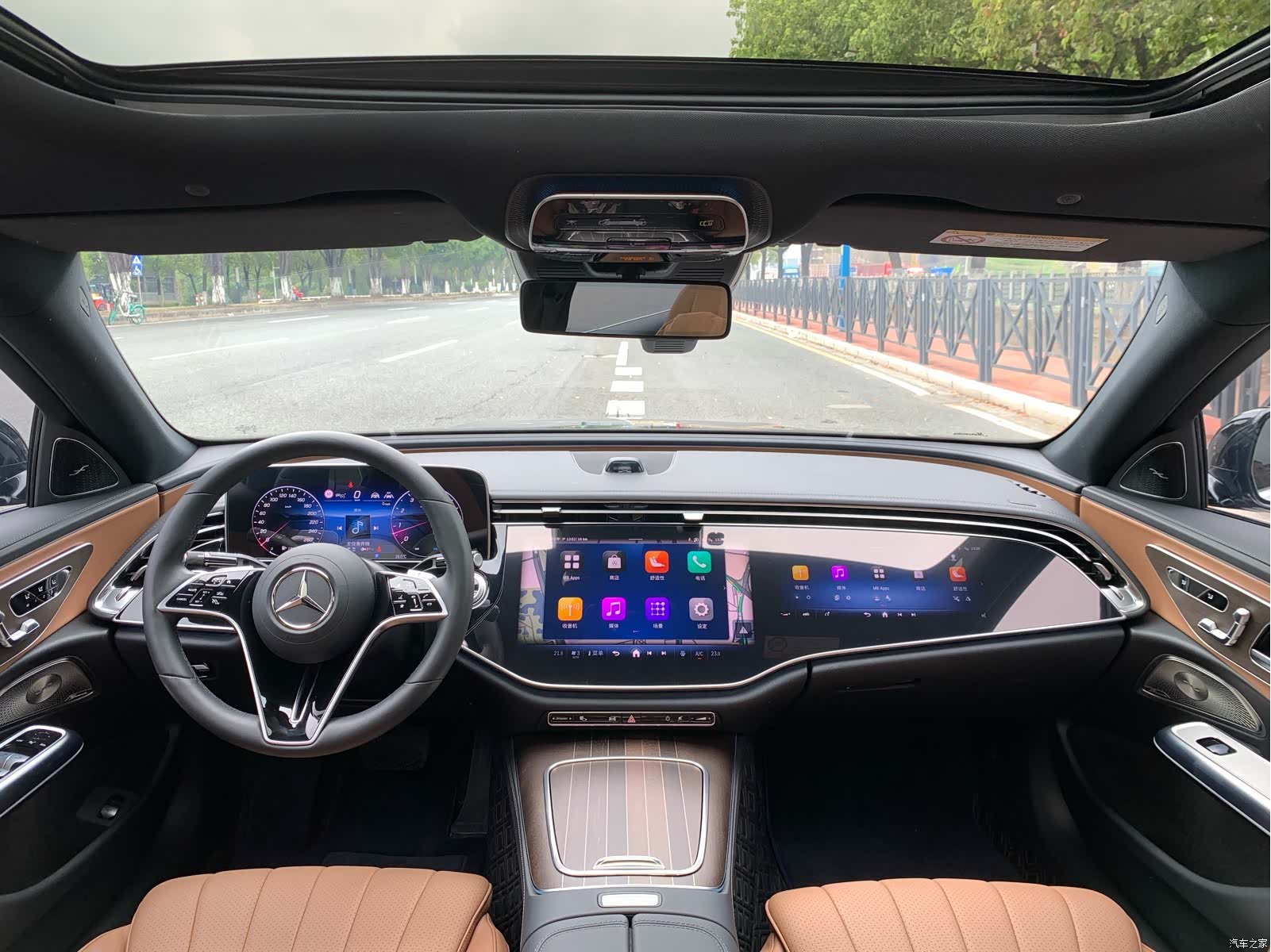 Mercedes-Benz E-Class, 2024 34