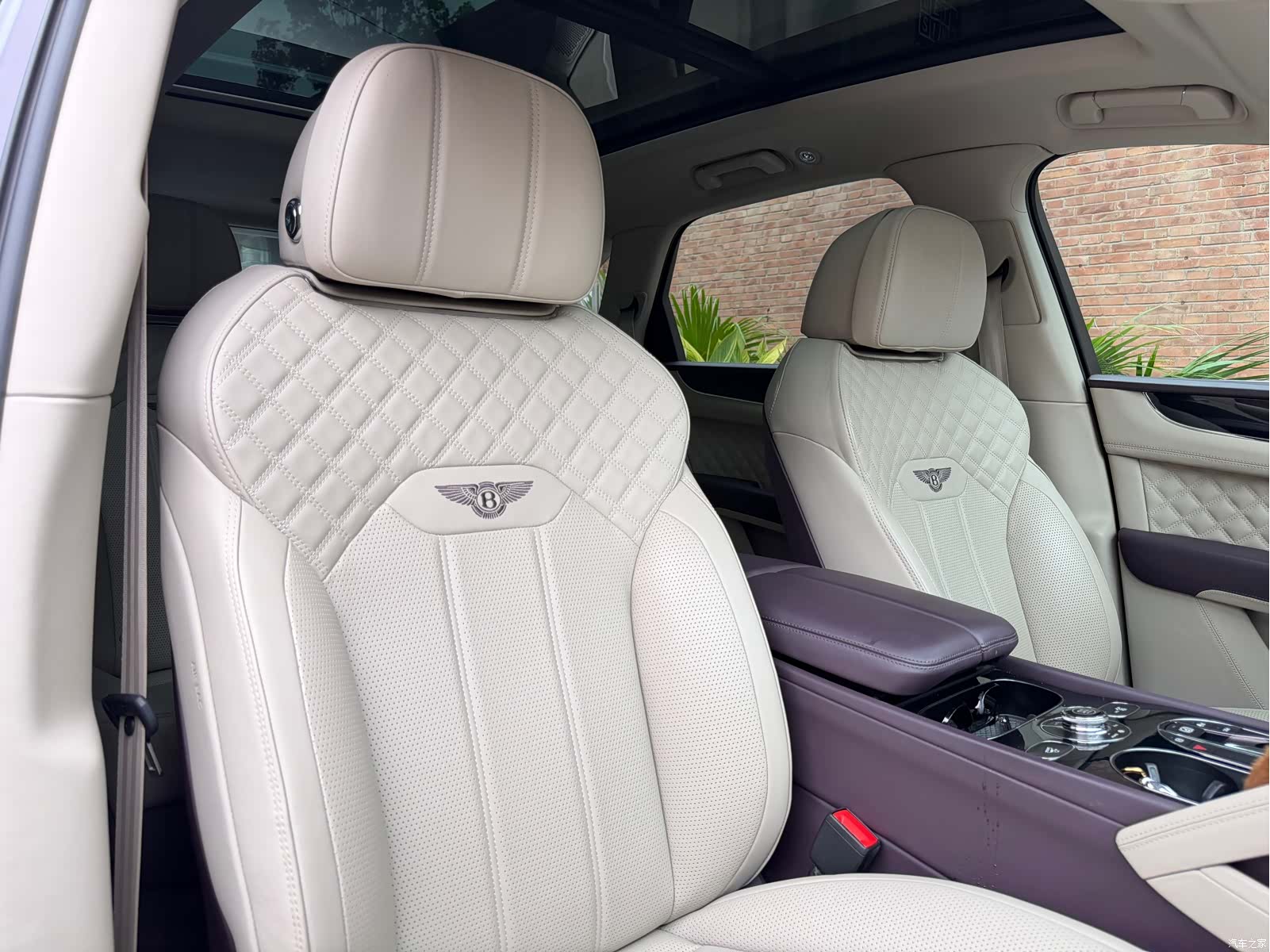 Bentley Bentayga, 2021 10