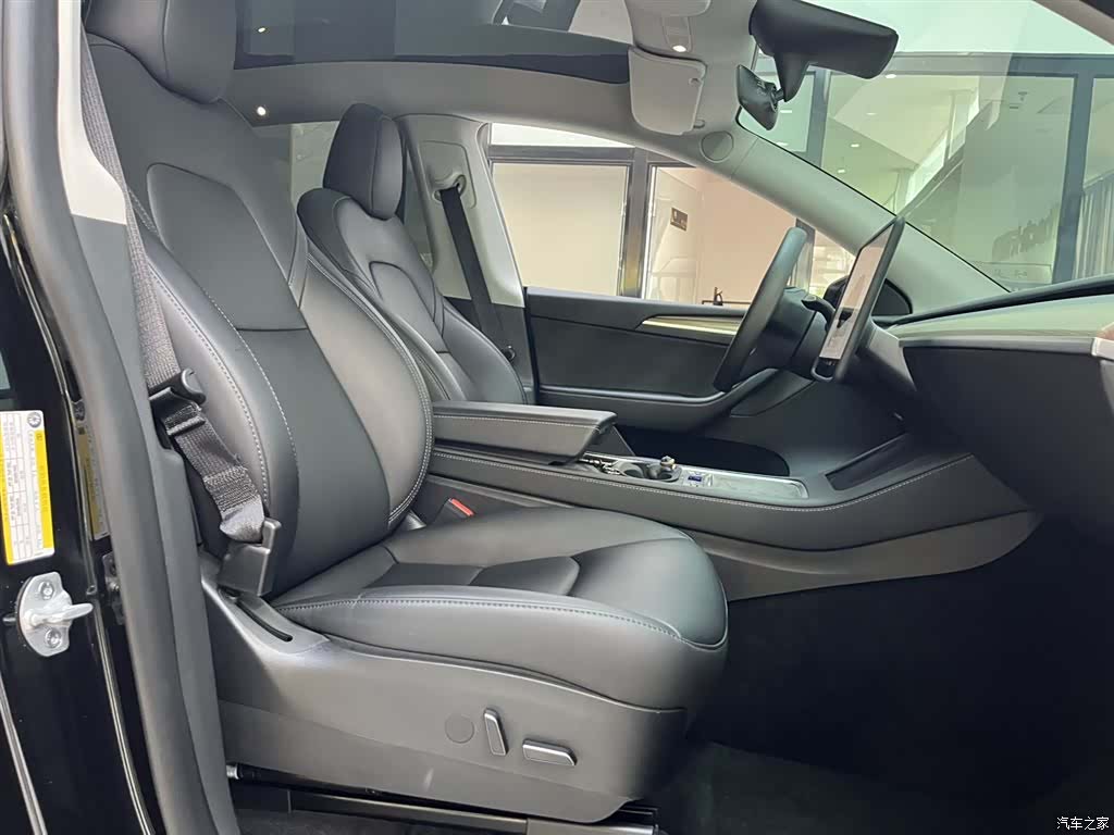 Tesla Model Y, 2023 14