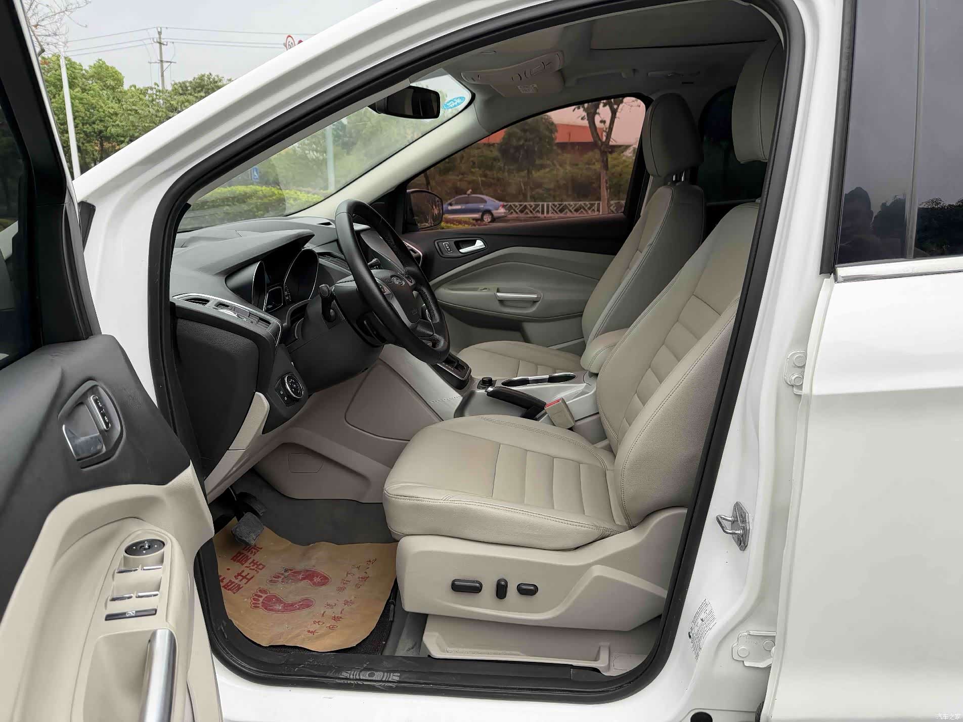 Ford Kuga, 2014 6