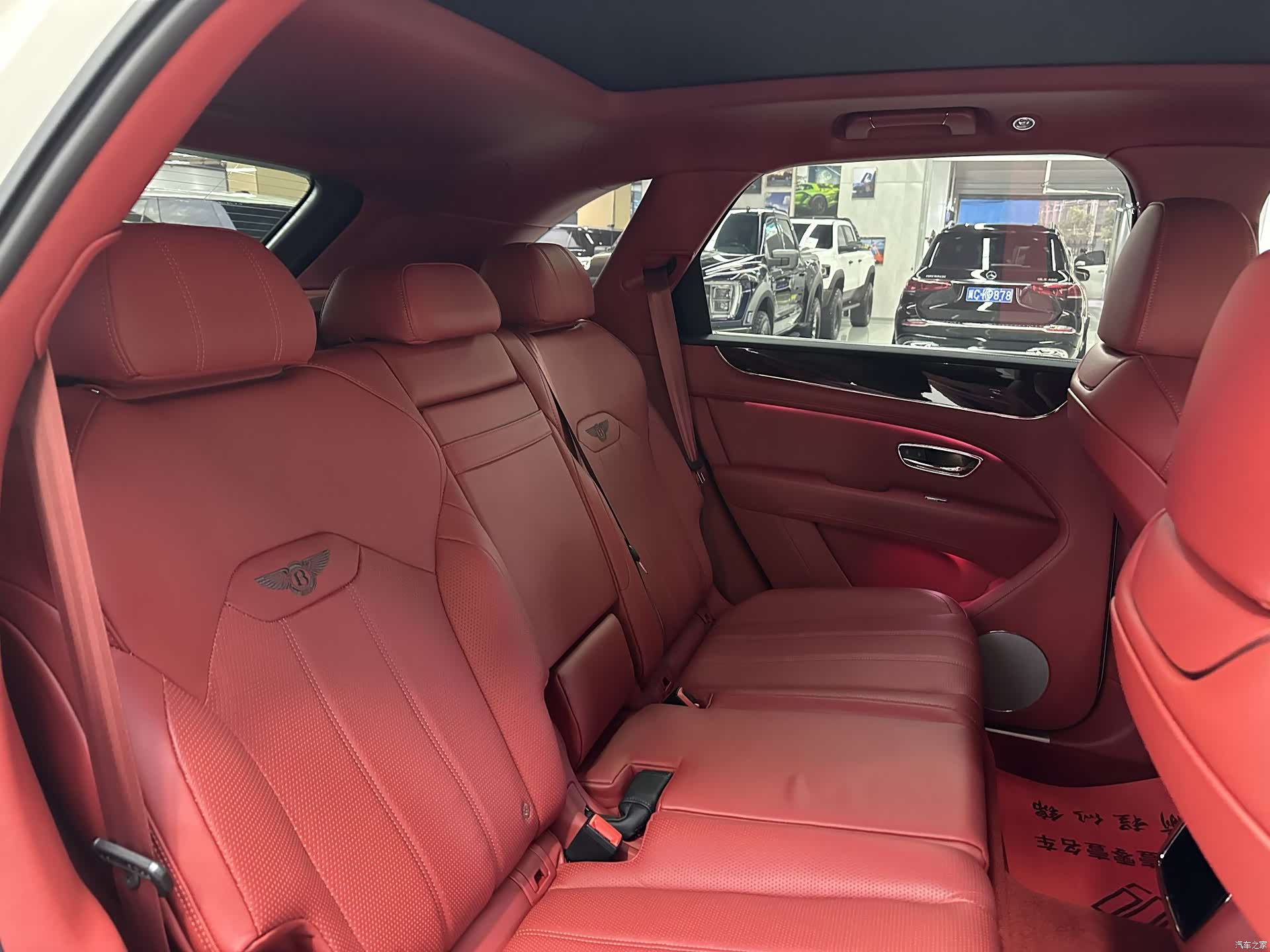 Bentley Bentayga, 2021 25