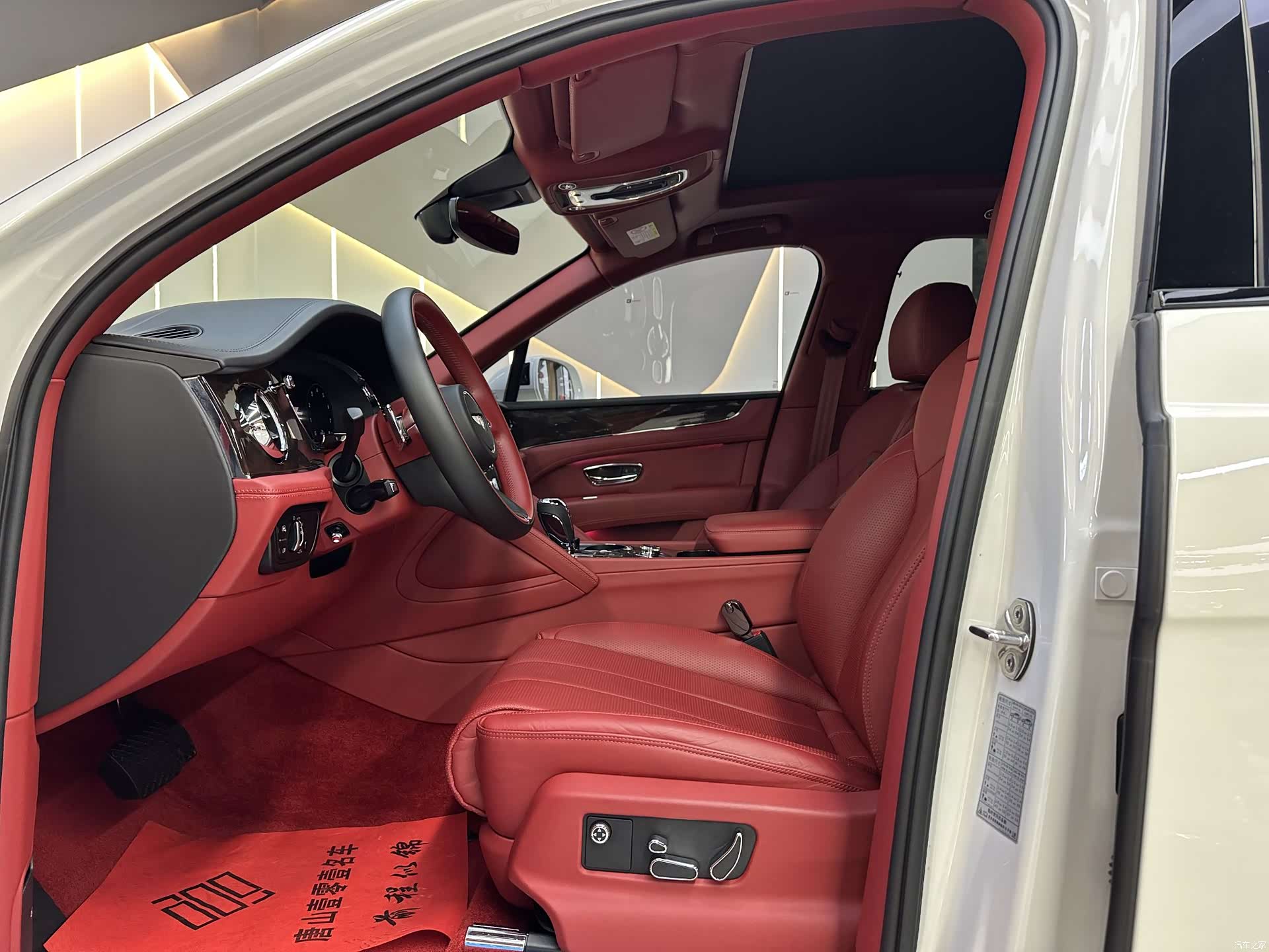 Bentley Bentayga, 2021 9