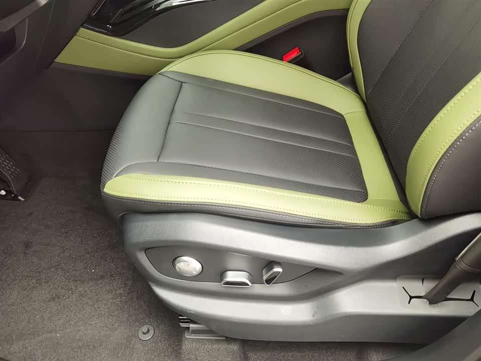 Hongqi HS3