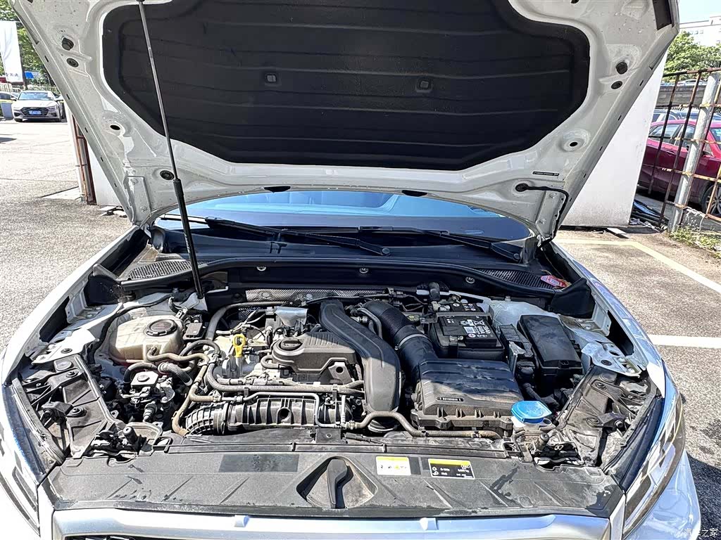 Audi Q2L, 2024 9