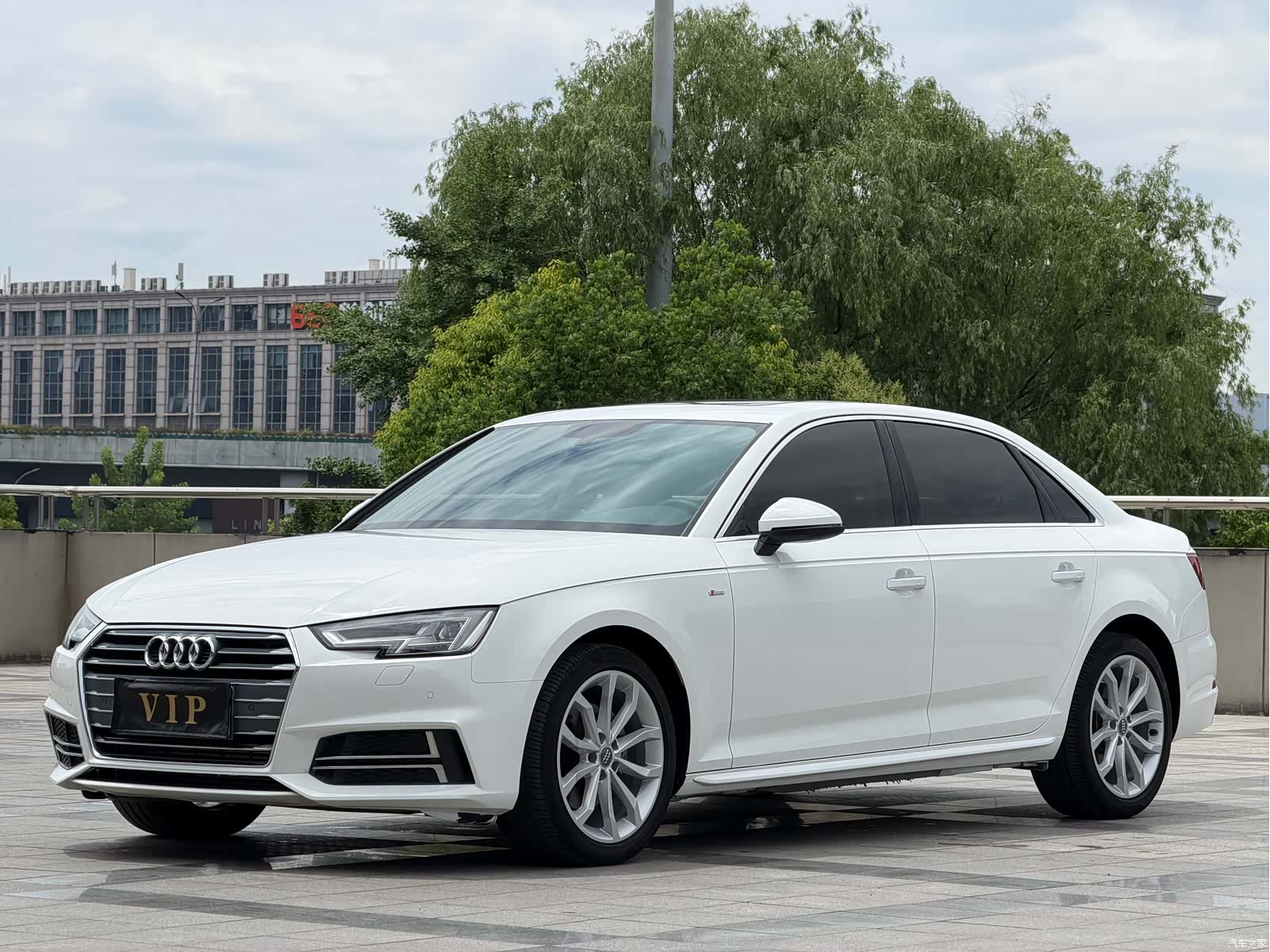 Audi A4L, 2018 1