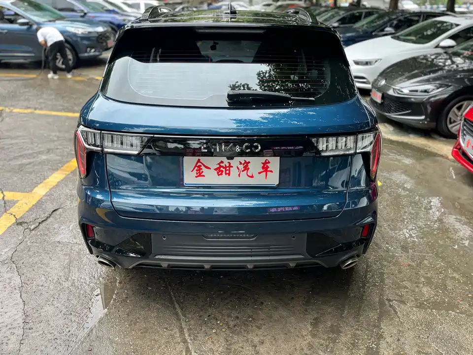 Lynk & Co 01