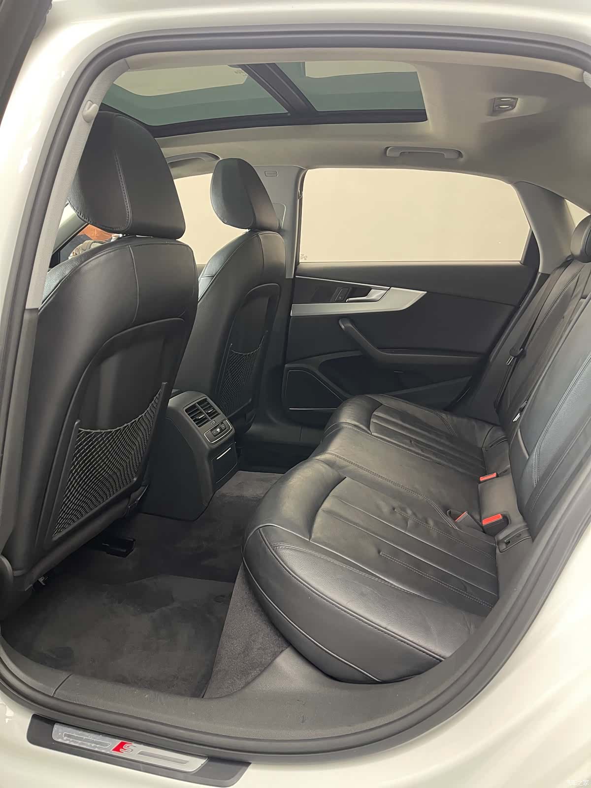 Audi A4L, 2019 22