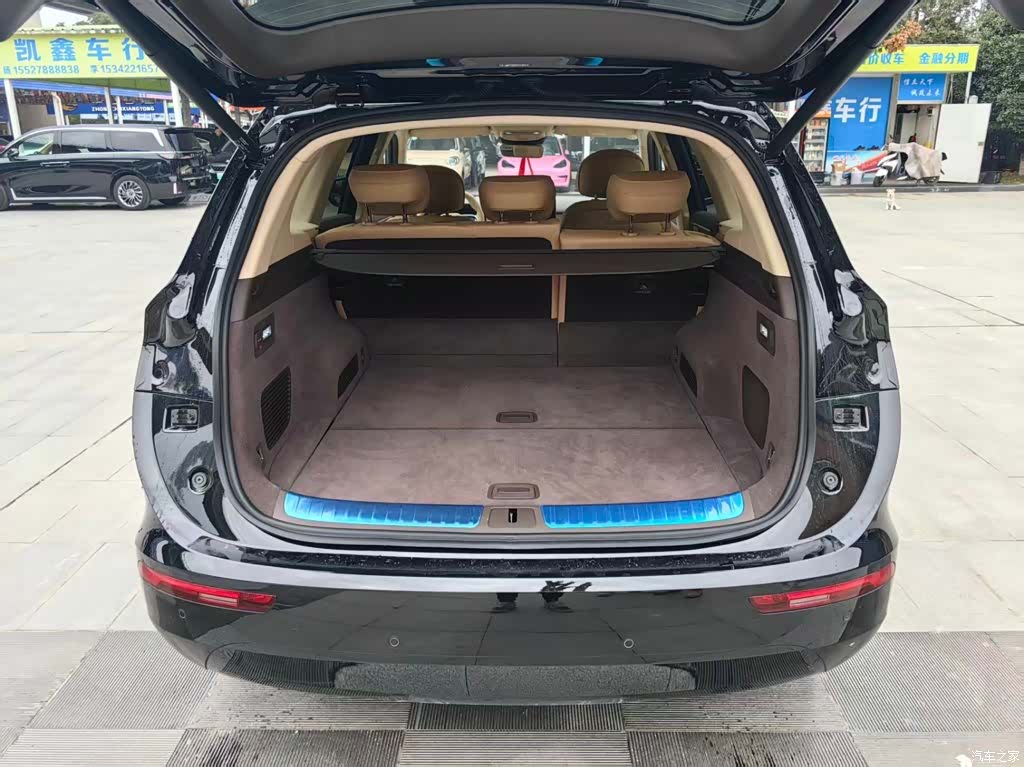 AITO M7, 2023 10
