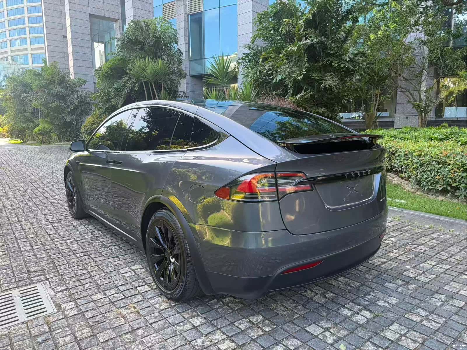 Tesla Model X, 2020 14