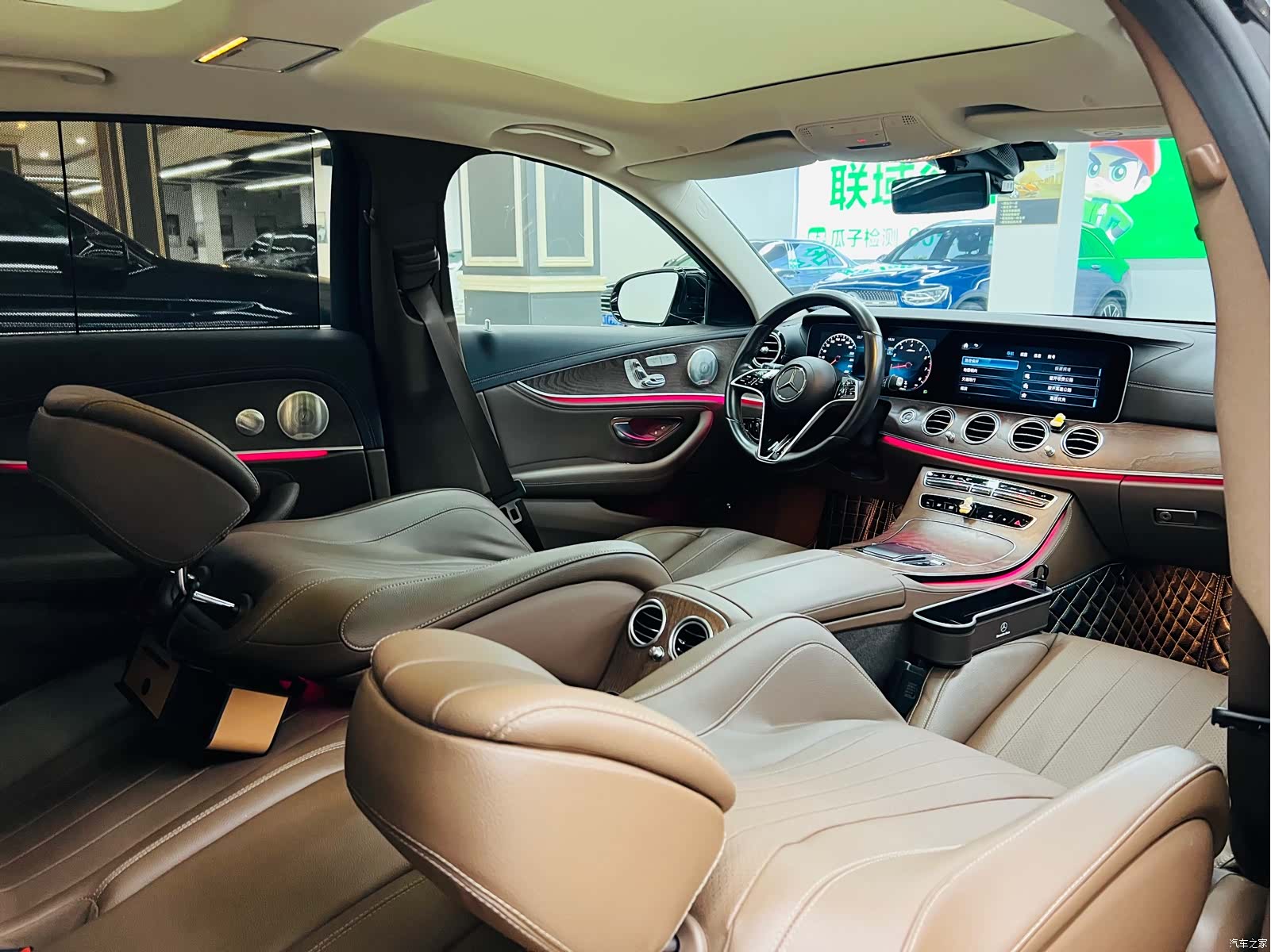 Mercedes-Benz E-Class, 2023 14