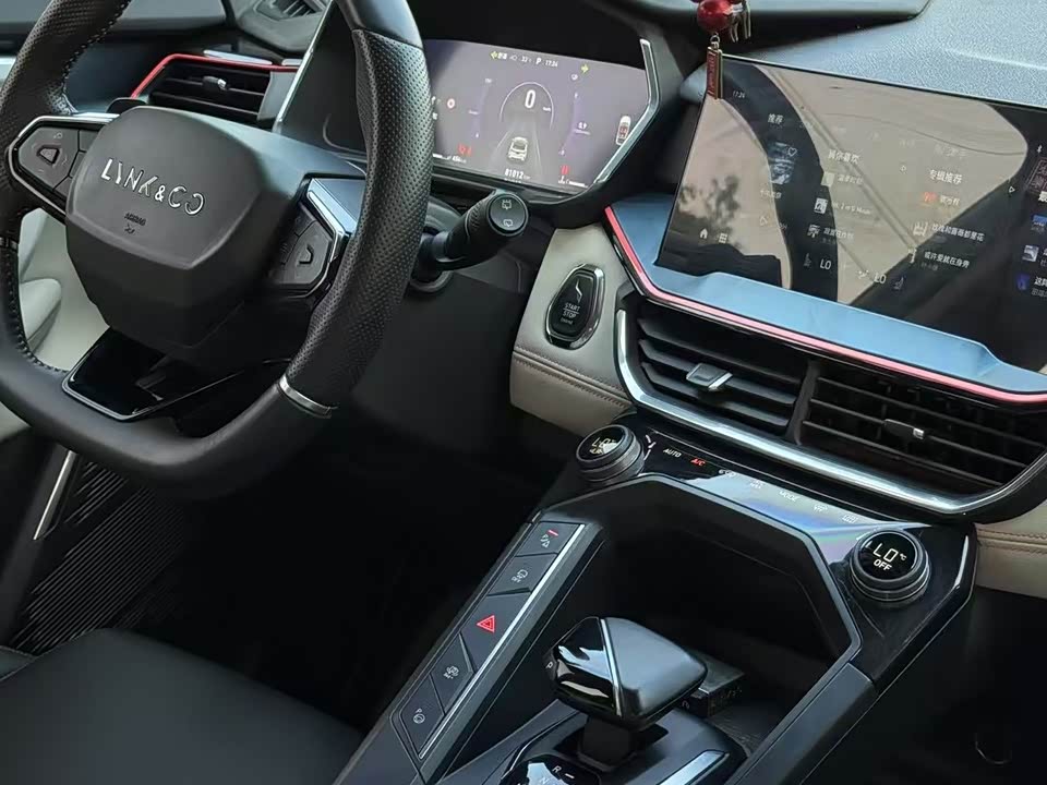 Lynk & Co 06 Lynk & Co 06