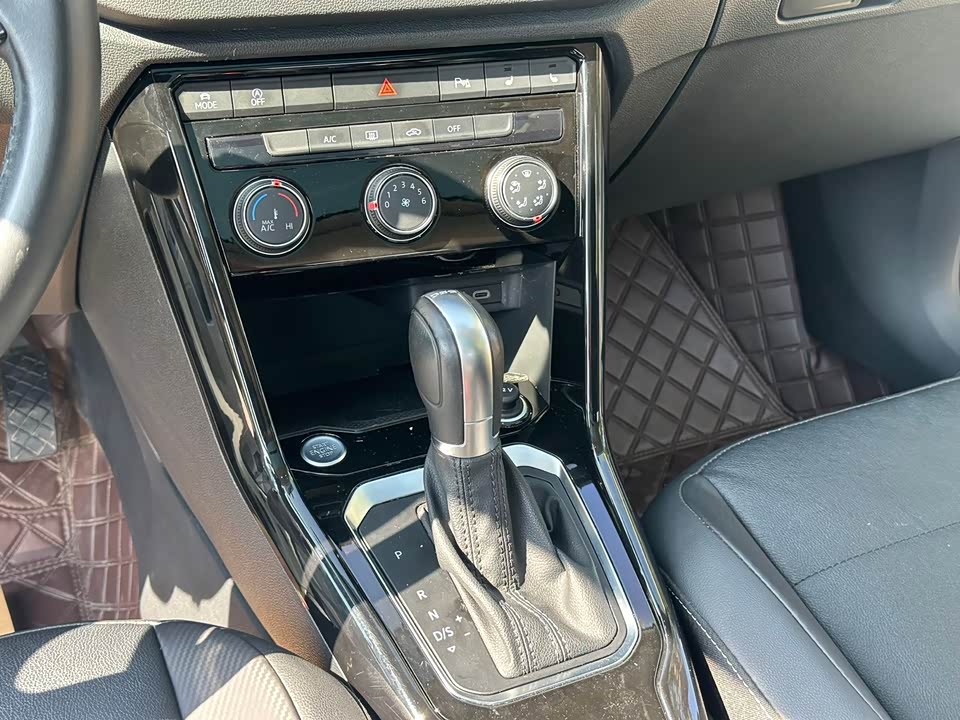 Volkswagen T-ROC exploring Songs