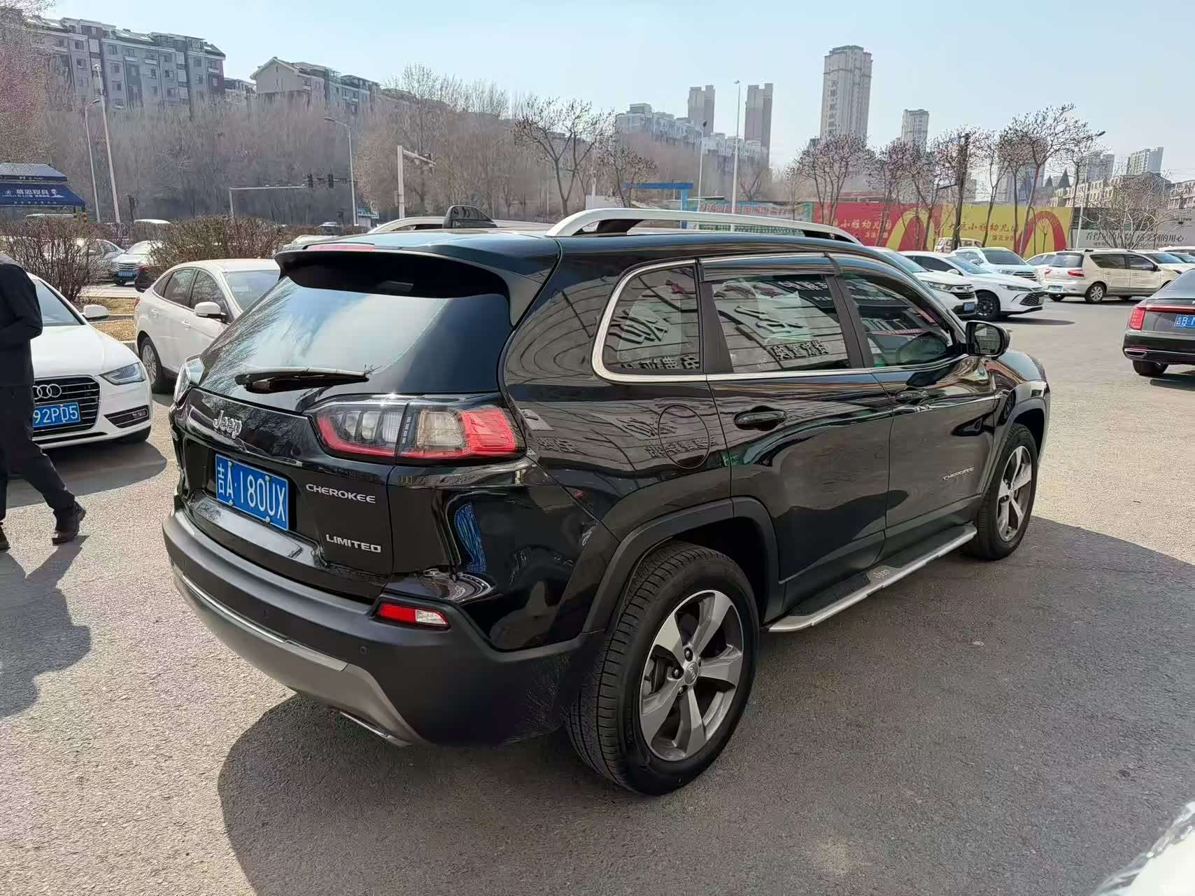 Jeep Cherokee, 2019 9