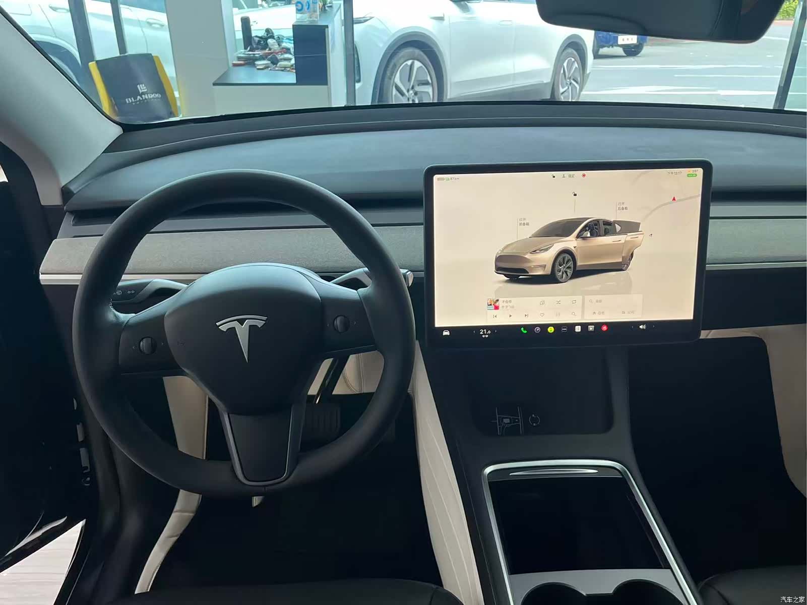 Tesla Model Y, 2024 8