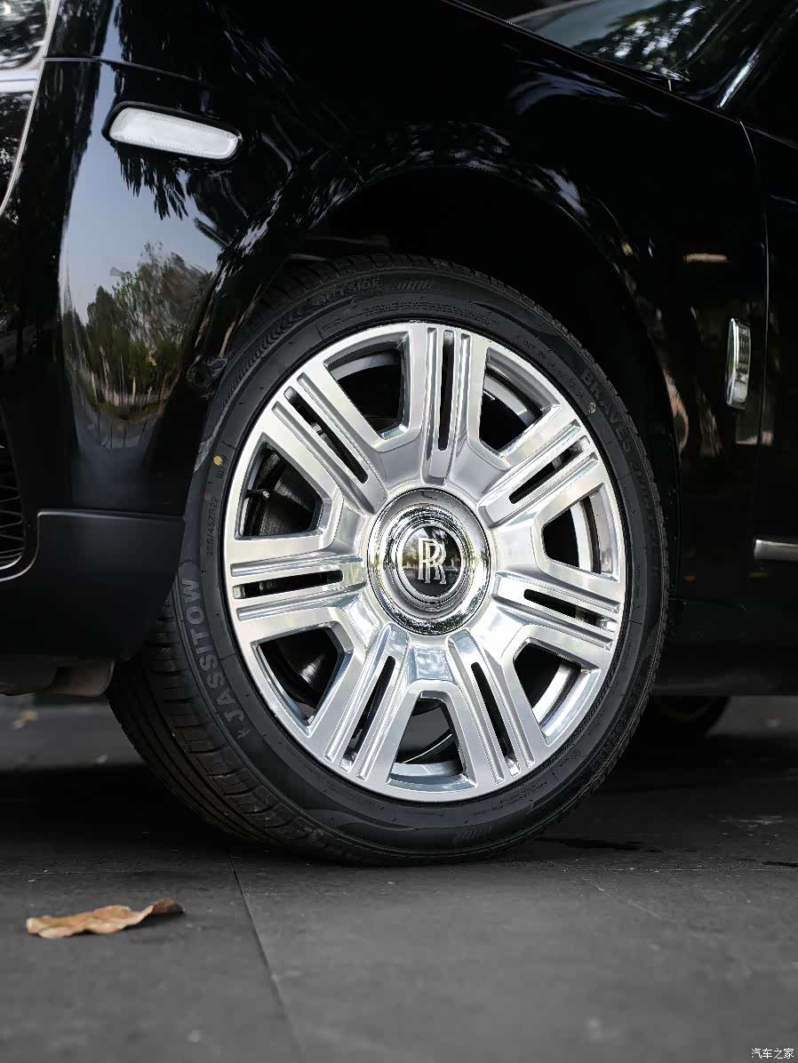 Rolls-Royce Cullinan, 2019 все фото