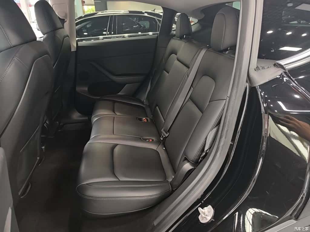 Tesla Model Y, 2023 17