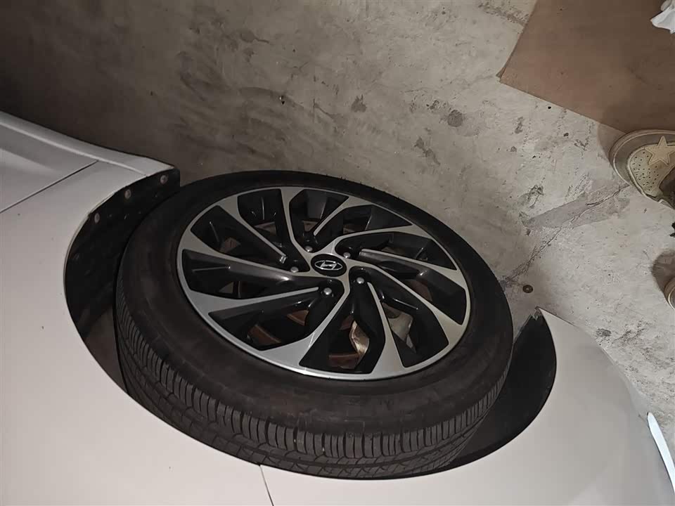 Hyundai Lead