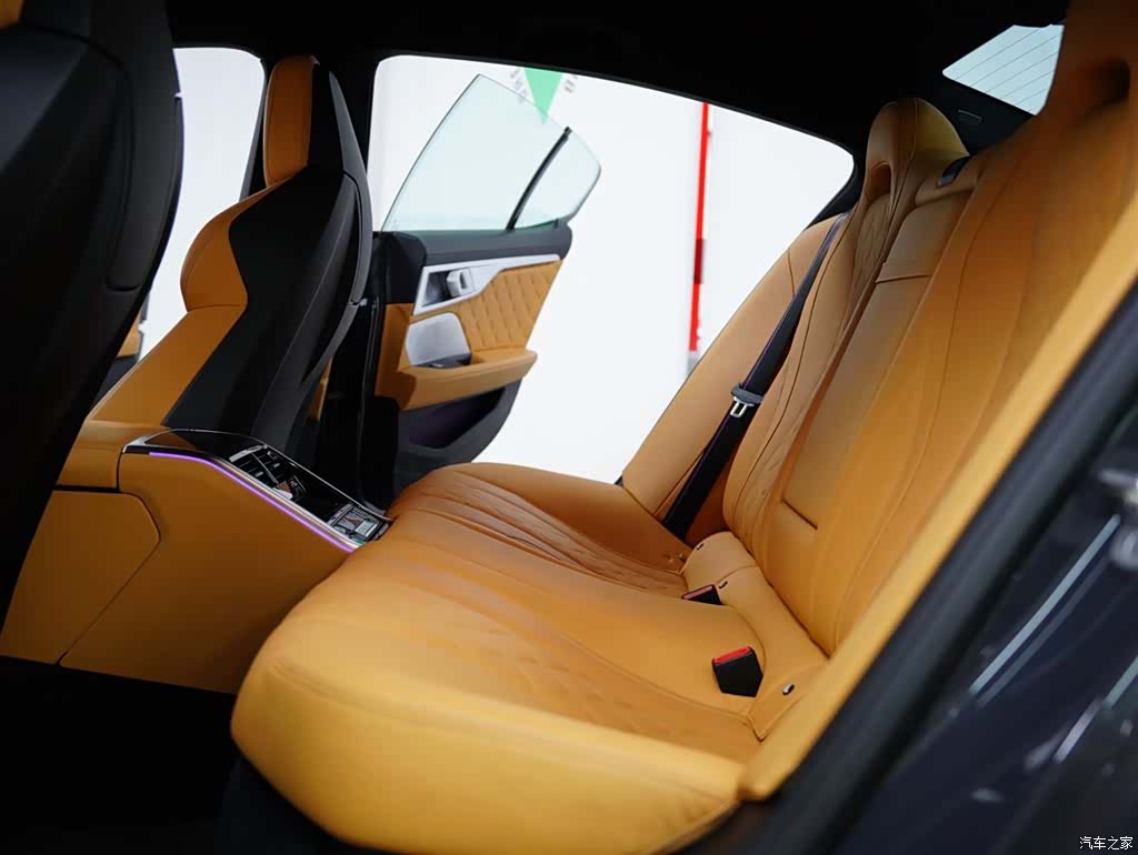 BMW M8, 2021 42