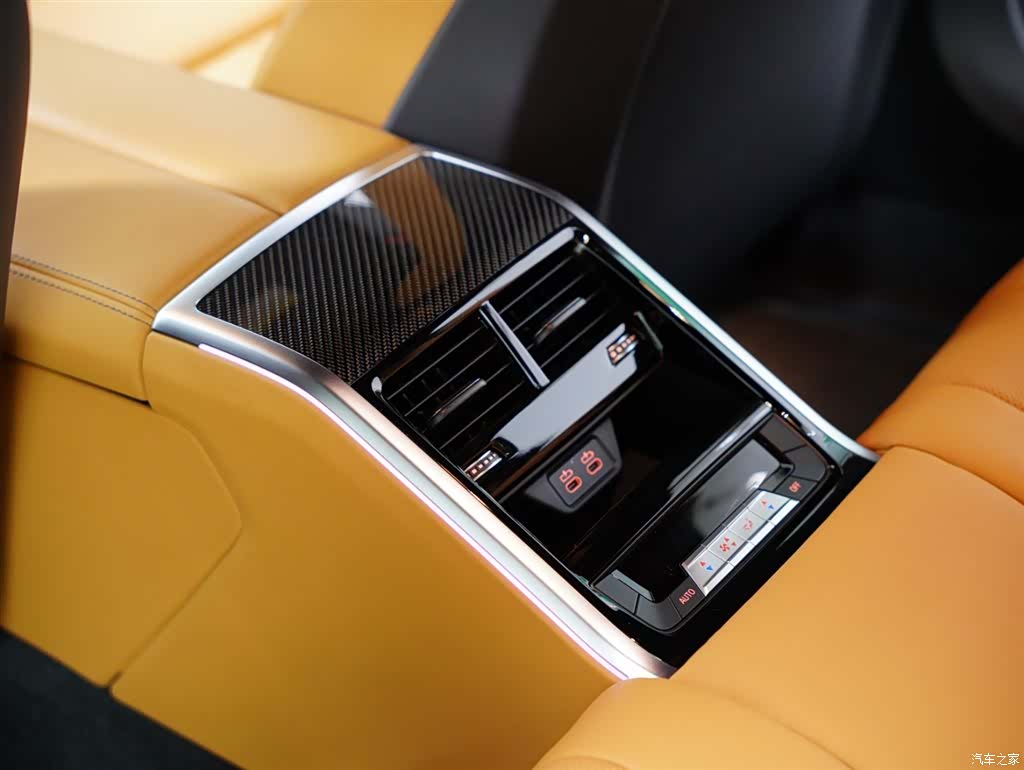BMW M8, 2021 43
