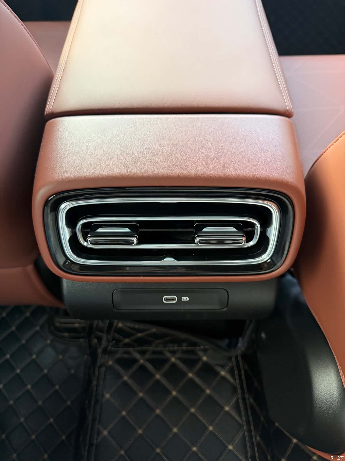 Geely Emgrand, 2026 11