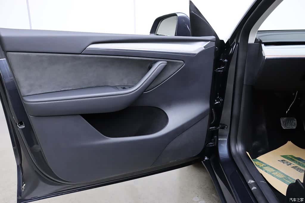 Tesla Model Y, 2024 11