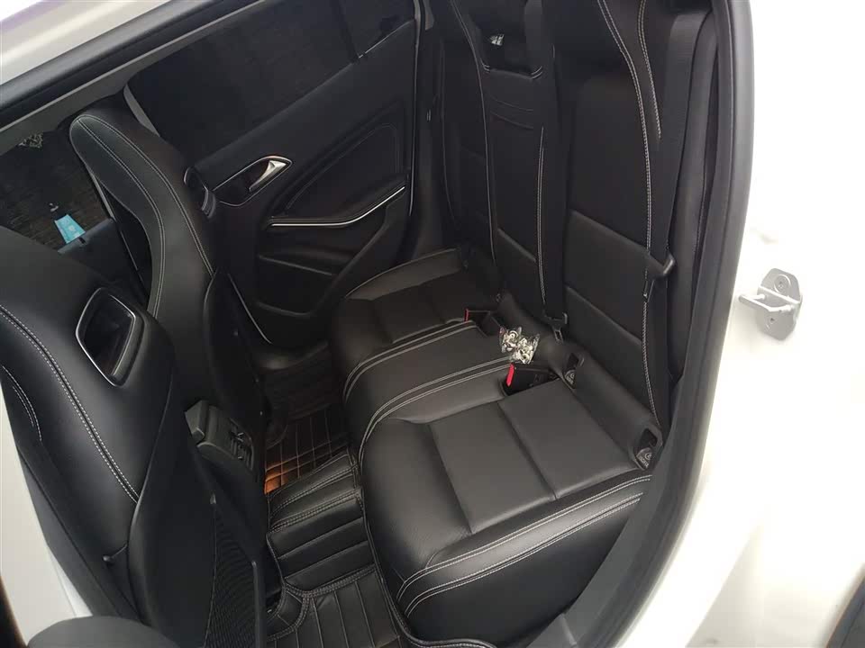 Mercedes-Benz GLA Mercedes-Benz GLA
