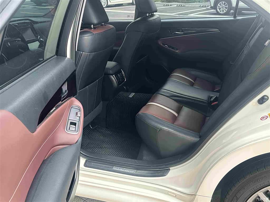 Toyota Crown, 2017 9