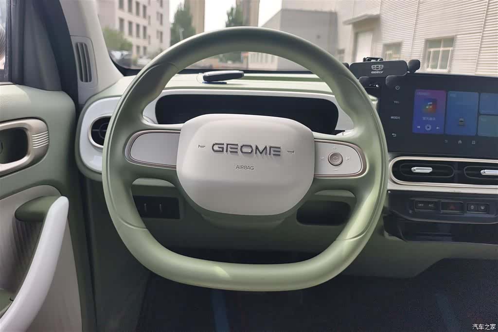 Geely Panda, 2025 15