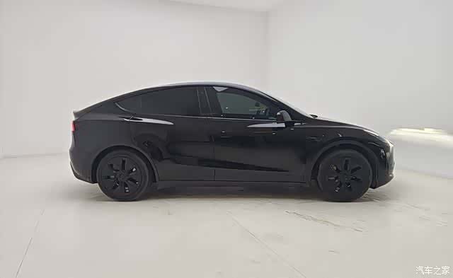 Tesla Model Y, 2023 4