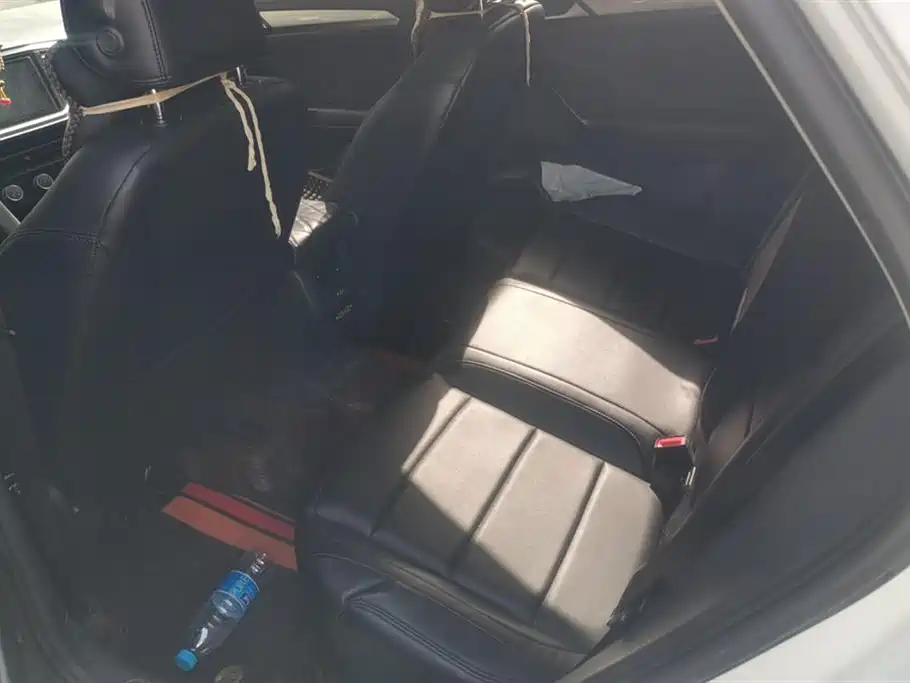 Volkswagen T-ROC exploring Songs