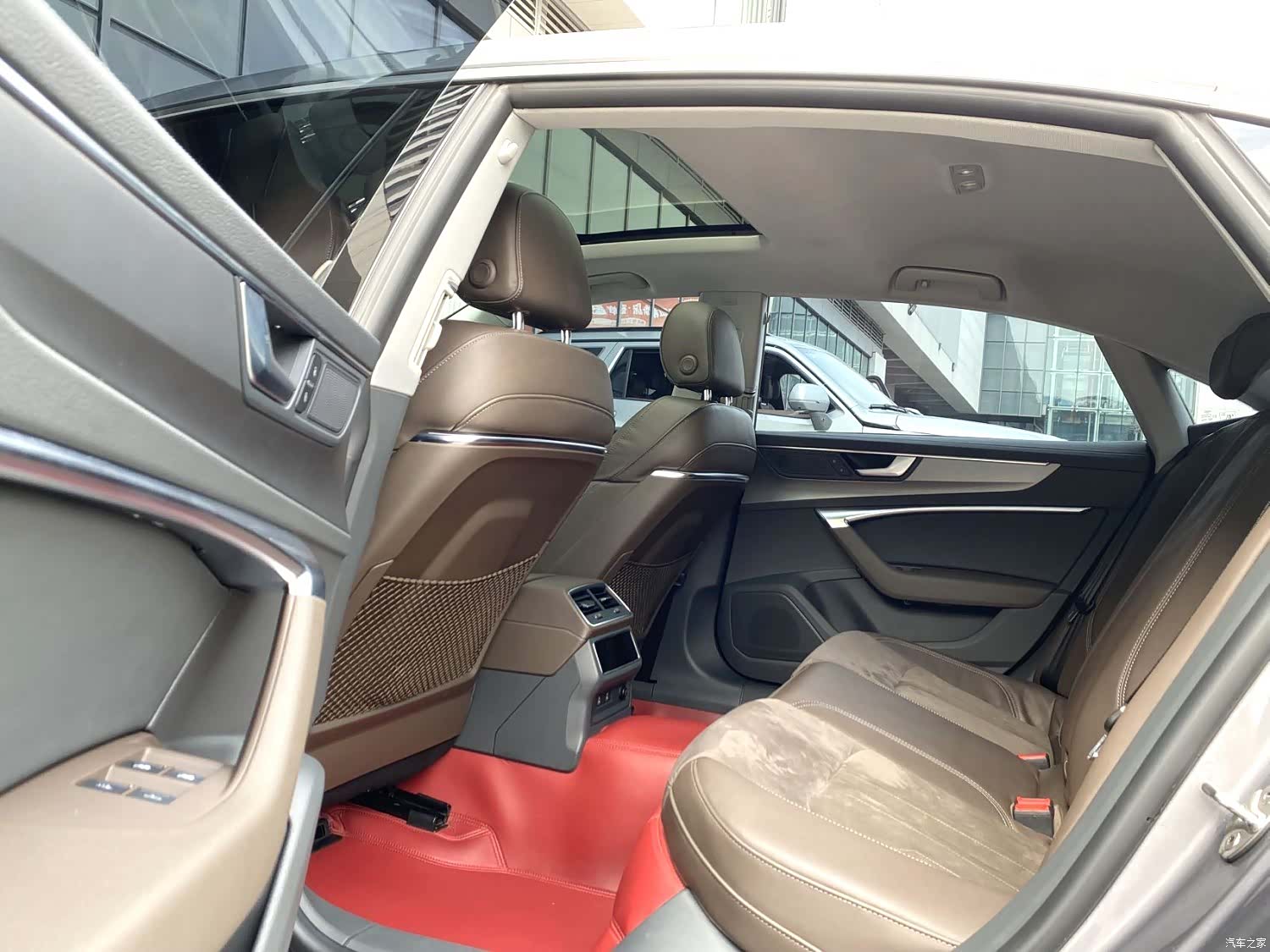 Audi A7L, 2022 все фото