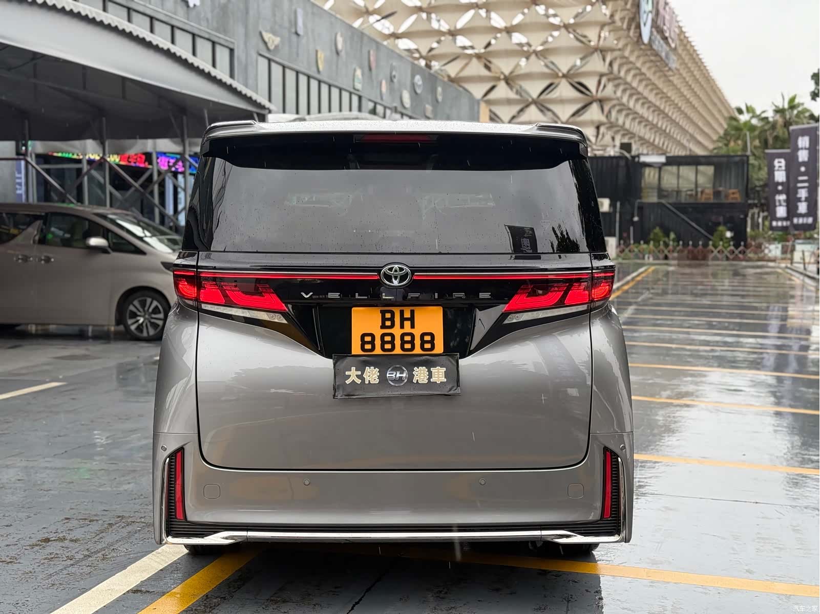 Toyota Vellfire, 2026 6