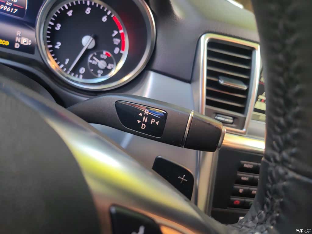 Mercedes-Benz M-Class, 2015 10