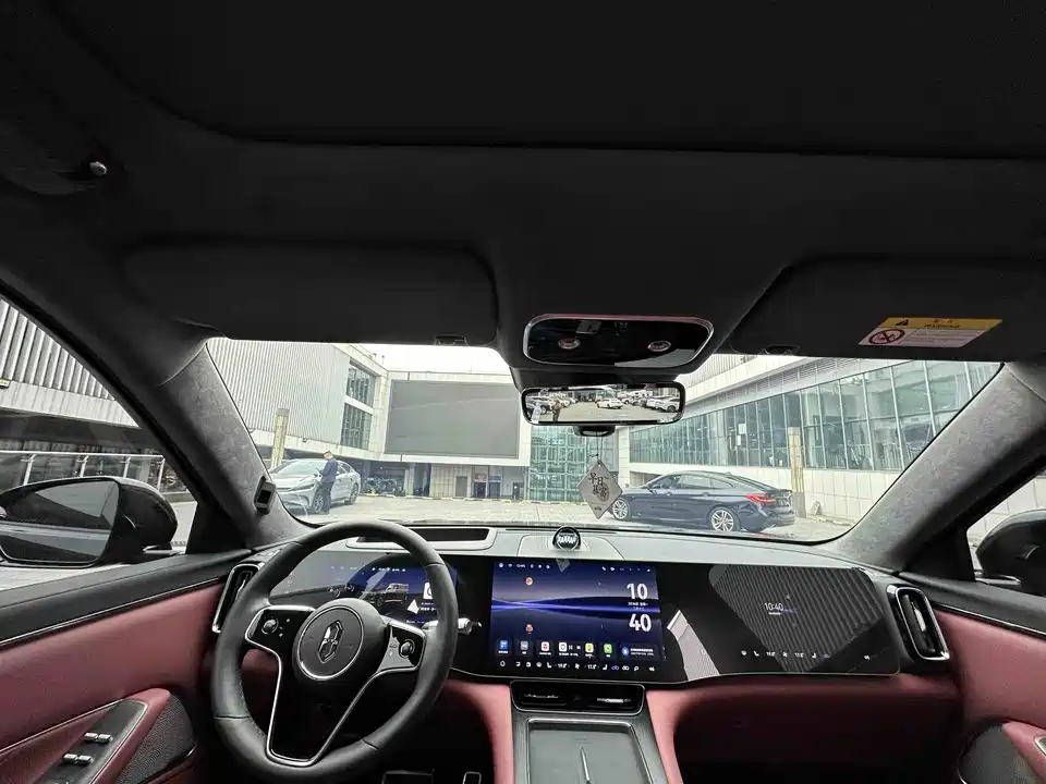 AITO Ask the world M8