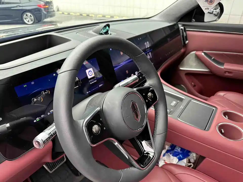 AITO Ask the world M8