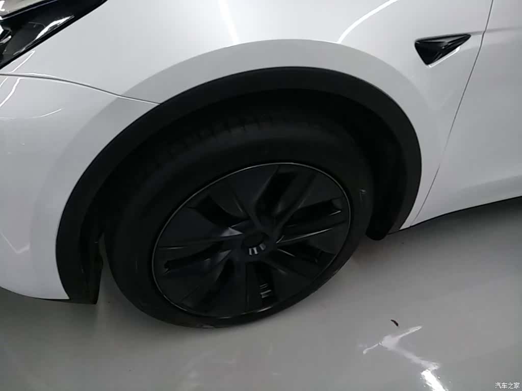 Tesla Model Y, 2024 23