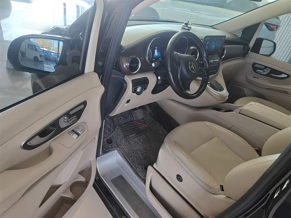 Mercedes-Benz V-class