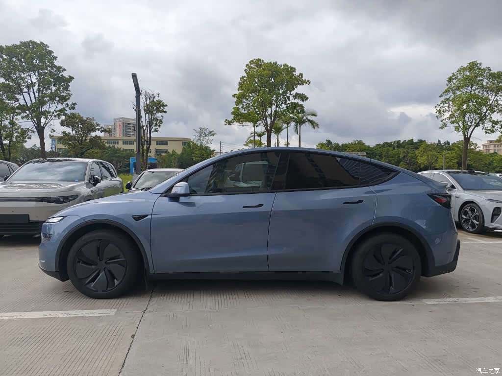Tesla Model Y, 2025 3