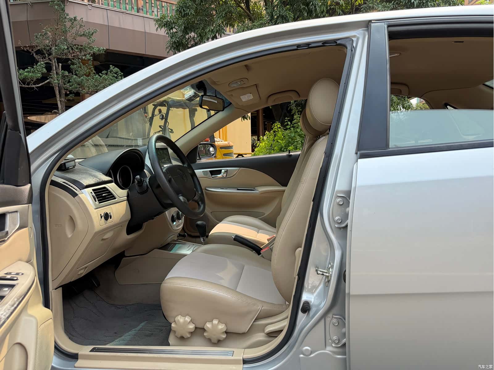 Buick 1.6LX-AT, 2012 6