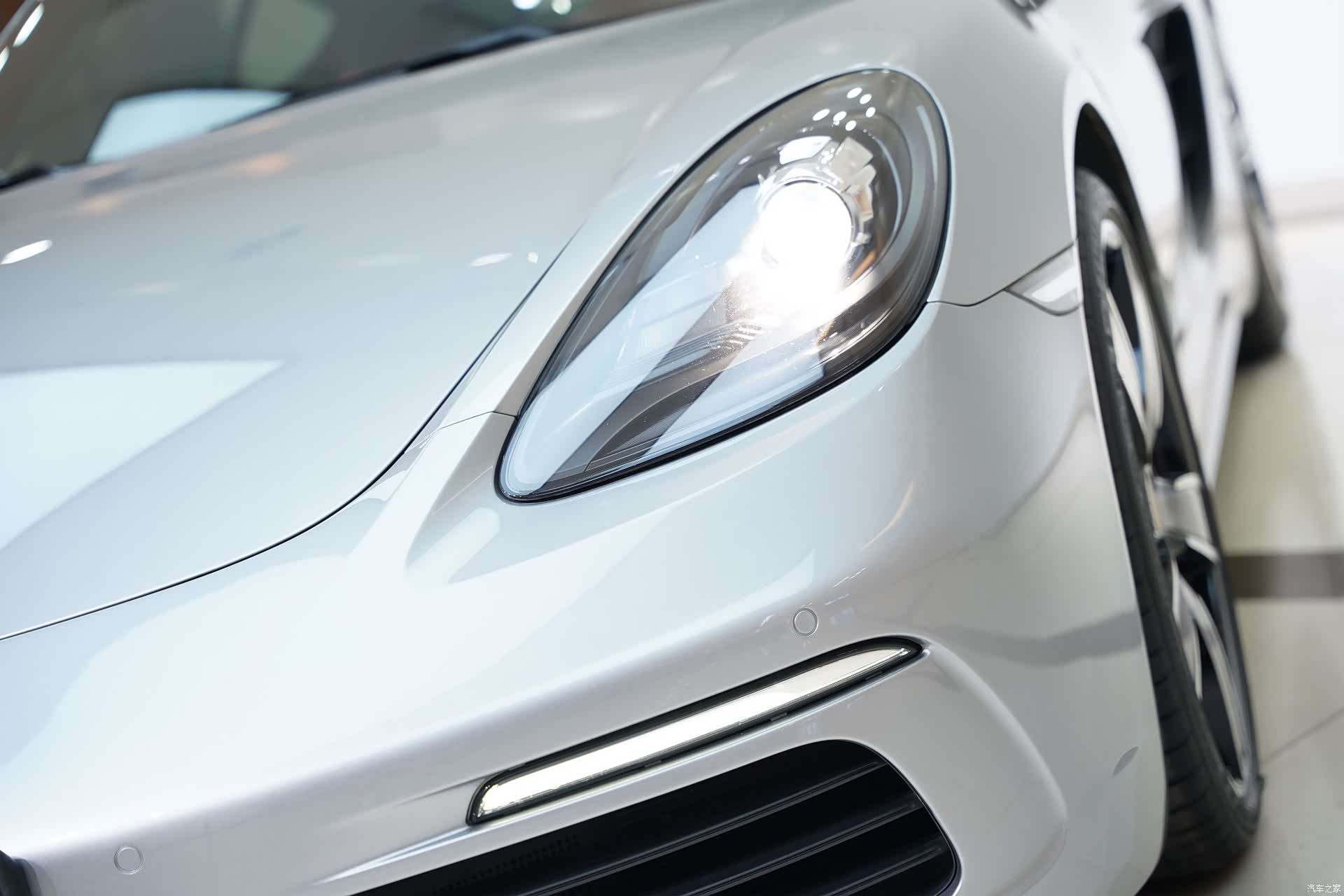 Porsche Cayman, 2019 9