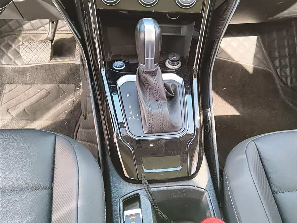 Volkswagen T-ROC exploring Songs