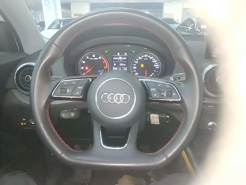 Audi Q2L, 2023 11