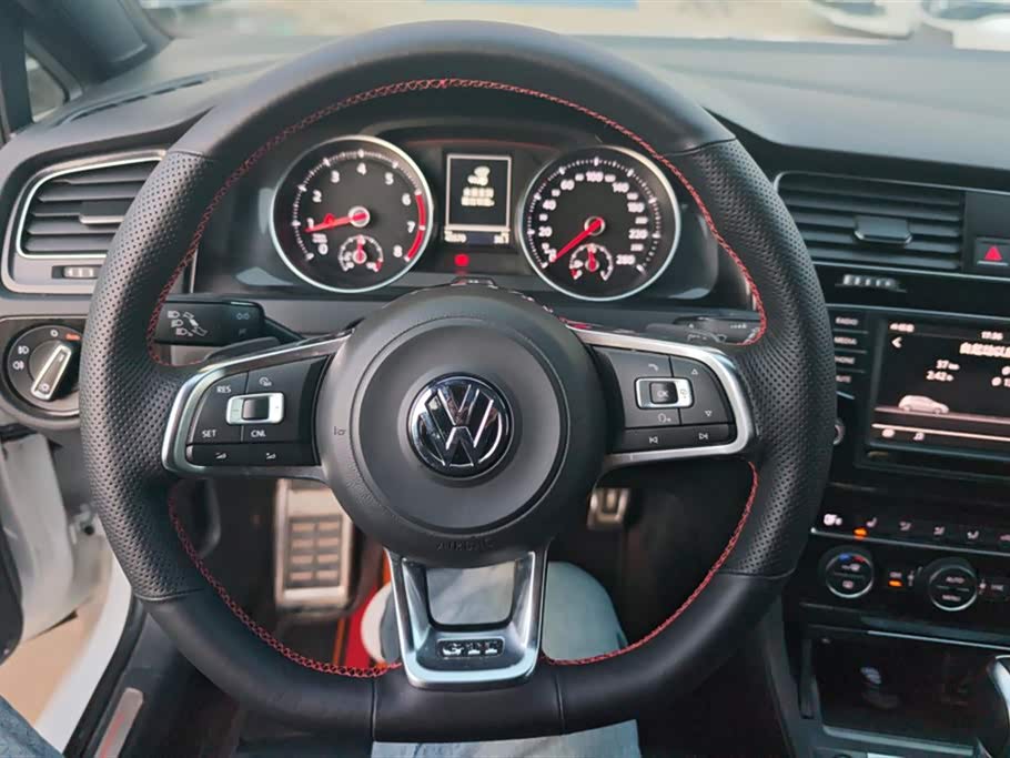 Volkswagen Golf GTI