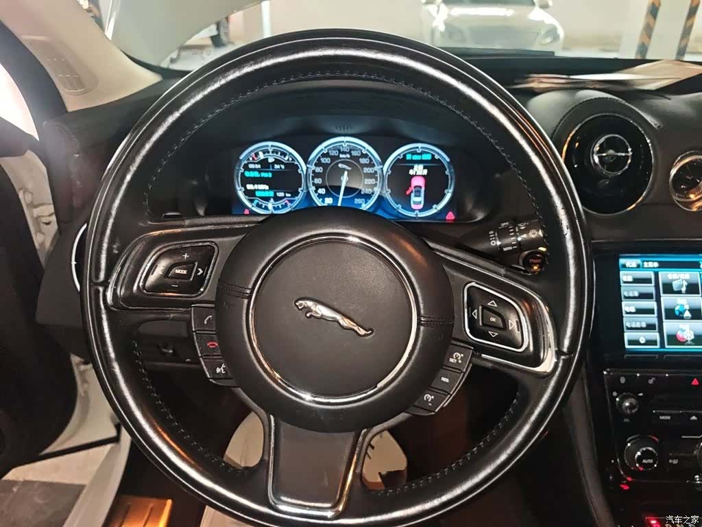 Jaguar XJ, 2015 6