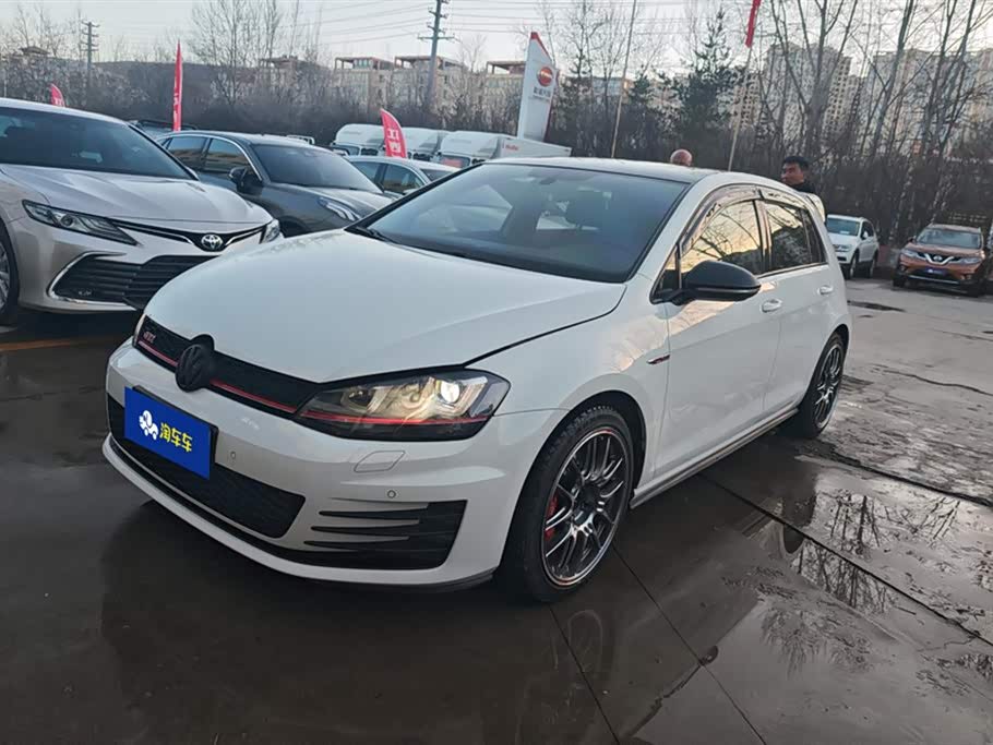 Volkswagen Golf GTI
