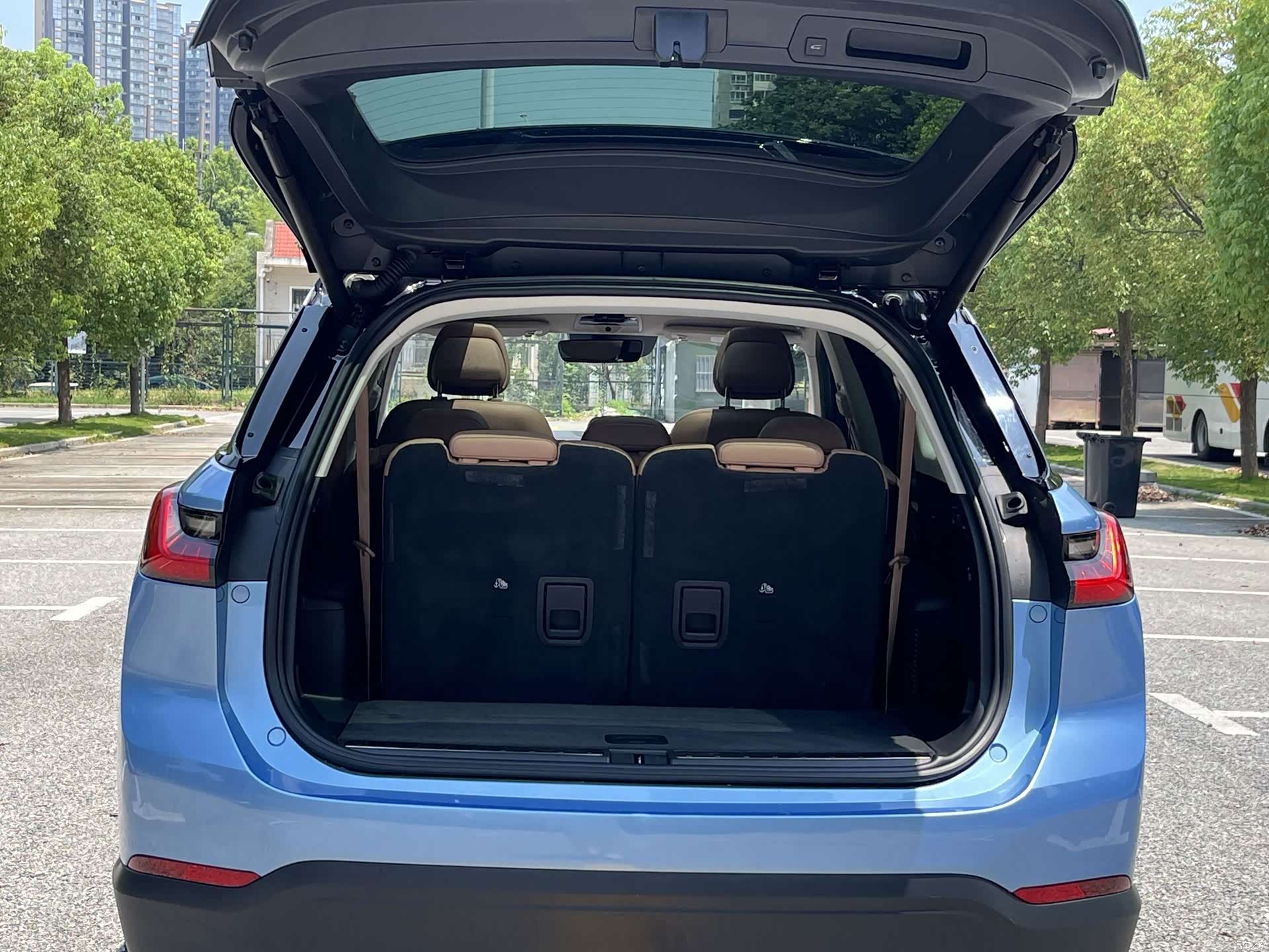 NIO ES8, 2018 11