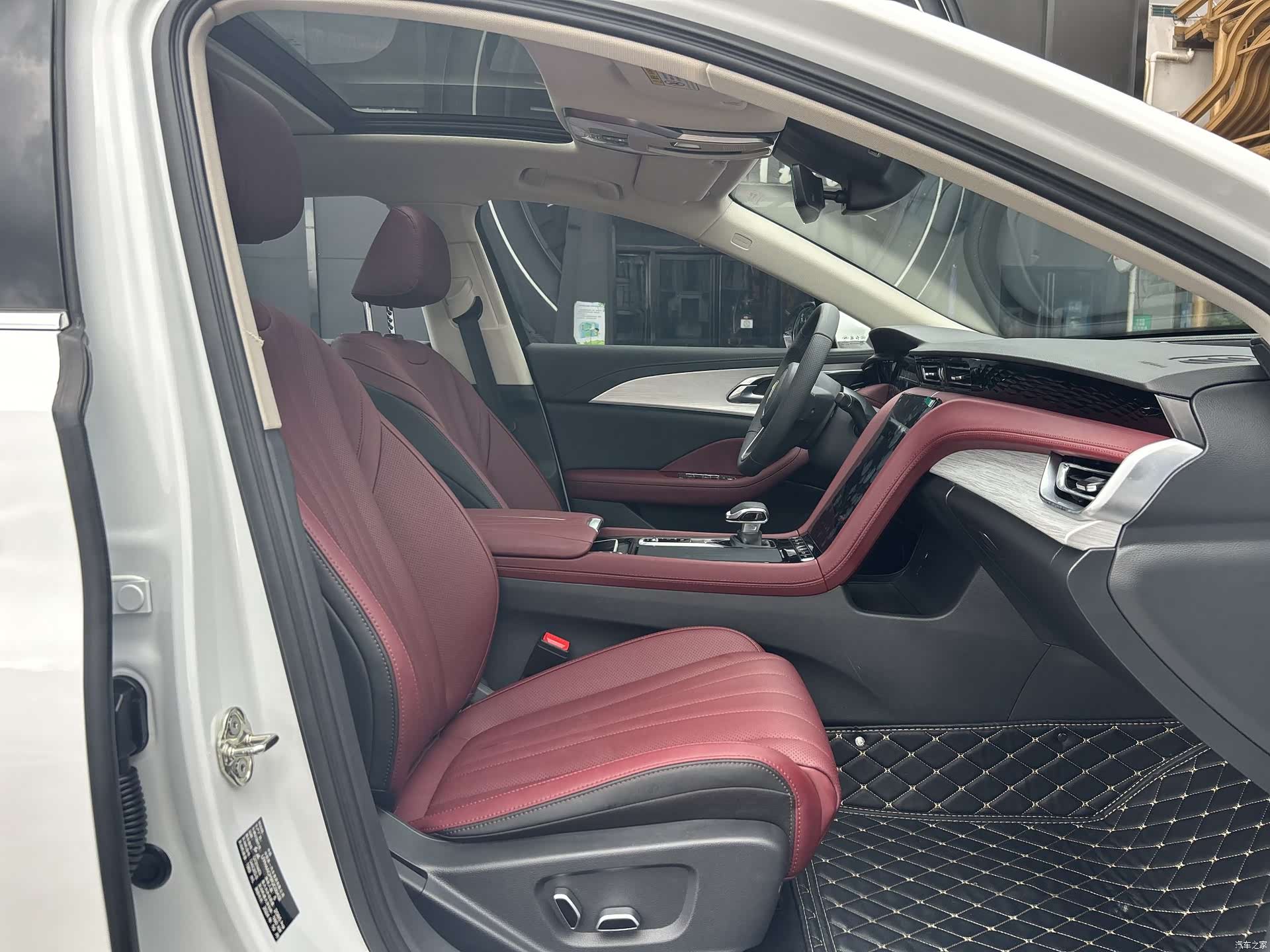 Hongqi H5, 2024 13