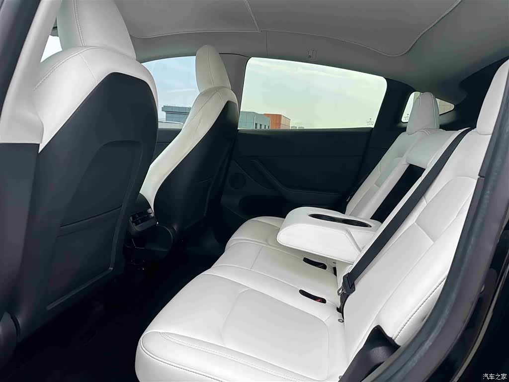 Tesla Model Y, 2023 6