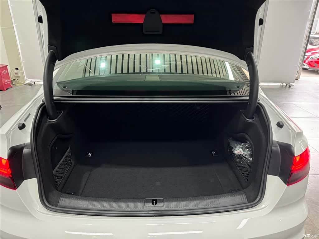 Audi A4L, 2021 9