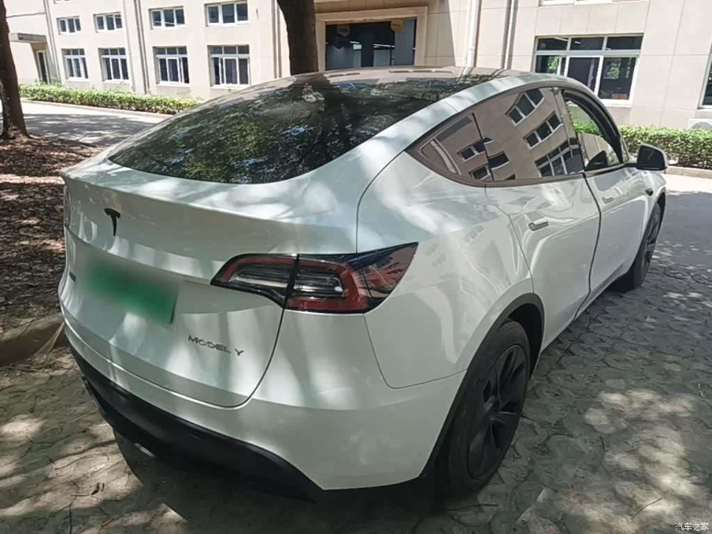 Tesla Model Y, 2024 7